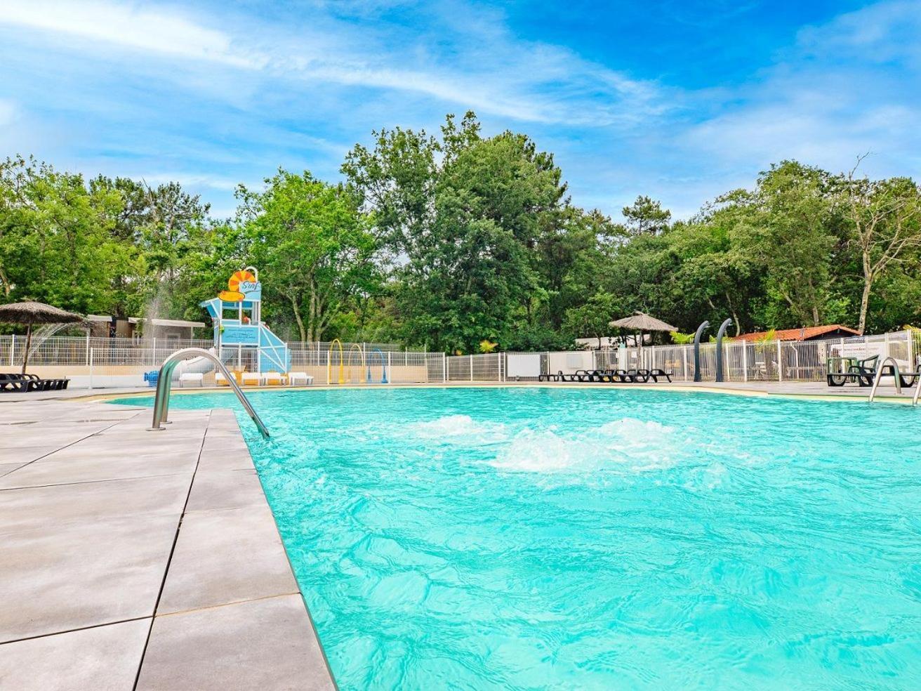 Camping Ares Holiday home *